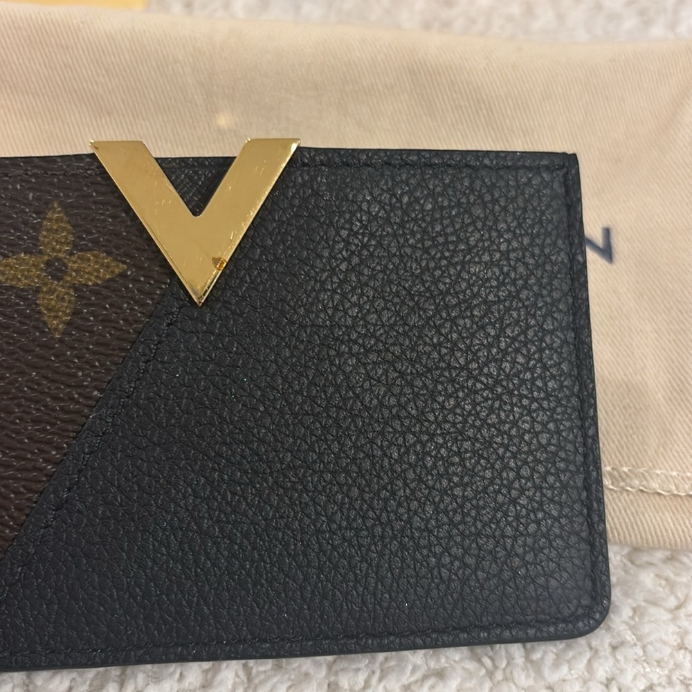 LOUIS VUITTON Porte Cartes Kimono M56173

Monogram women’s noir card case - Picture 8 of 9